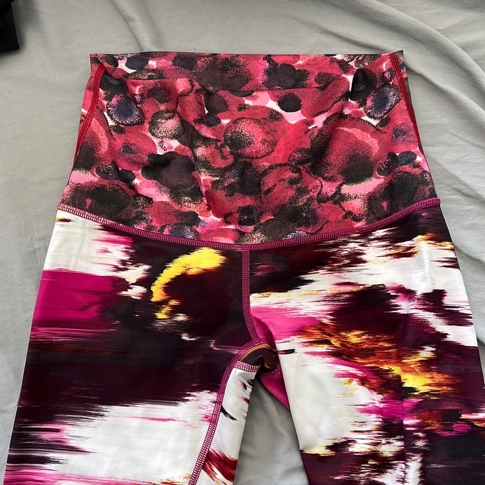 Lululemon abstract leggings - no tag